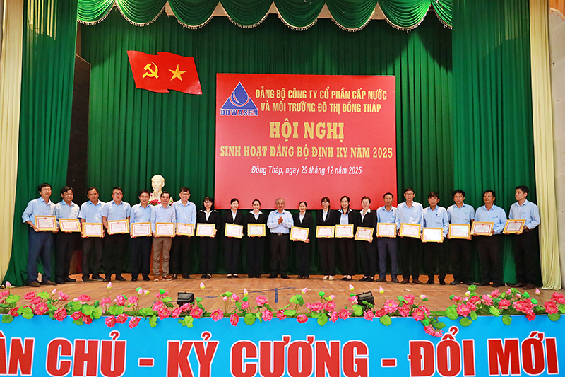  9. Kh.thuong dg.vien HTXSNV 1.jpg